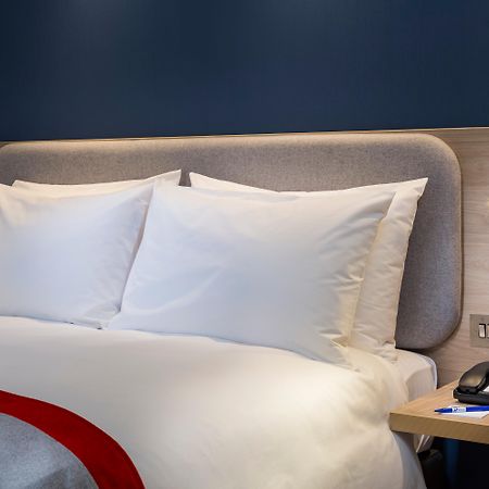 Holiday Inn Express - London Heathrow T4 By Ihg Хилингдън Екстериор снимка A room at the new Ibis Paris Orly Sud