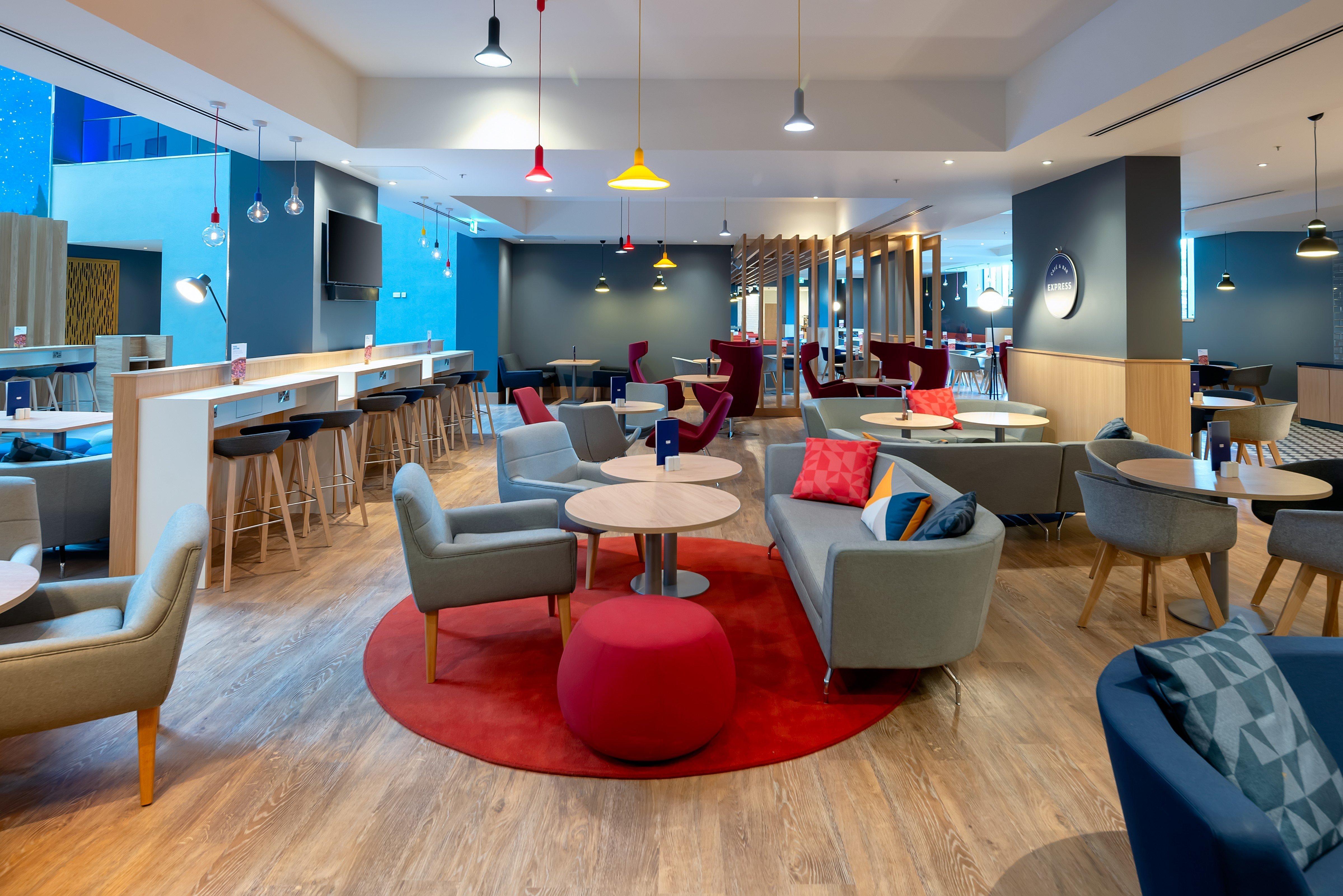 Holiday Inn Express - London Heathrow T4 By Ihg Хилингдън Екстериор снимка Interior of the hotel