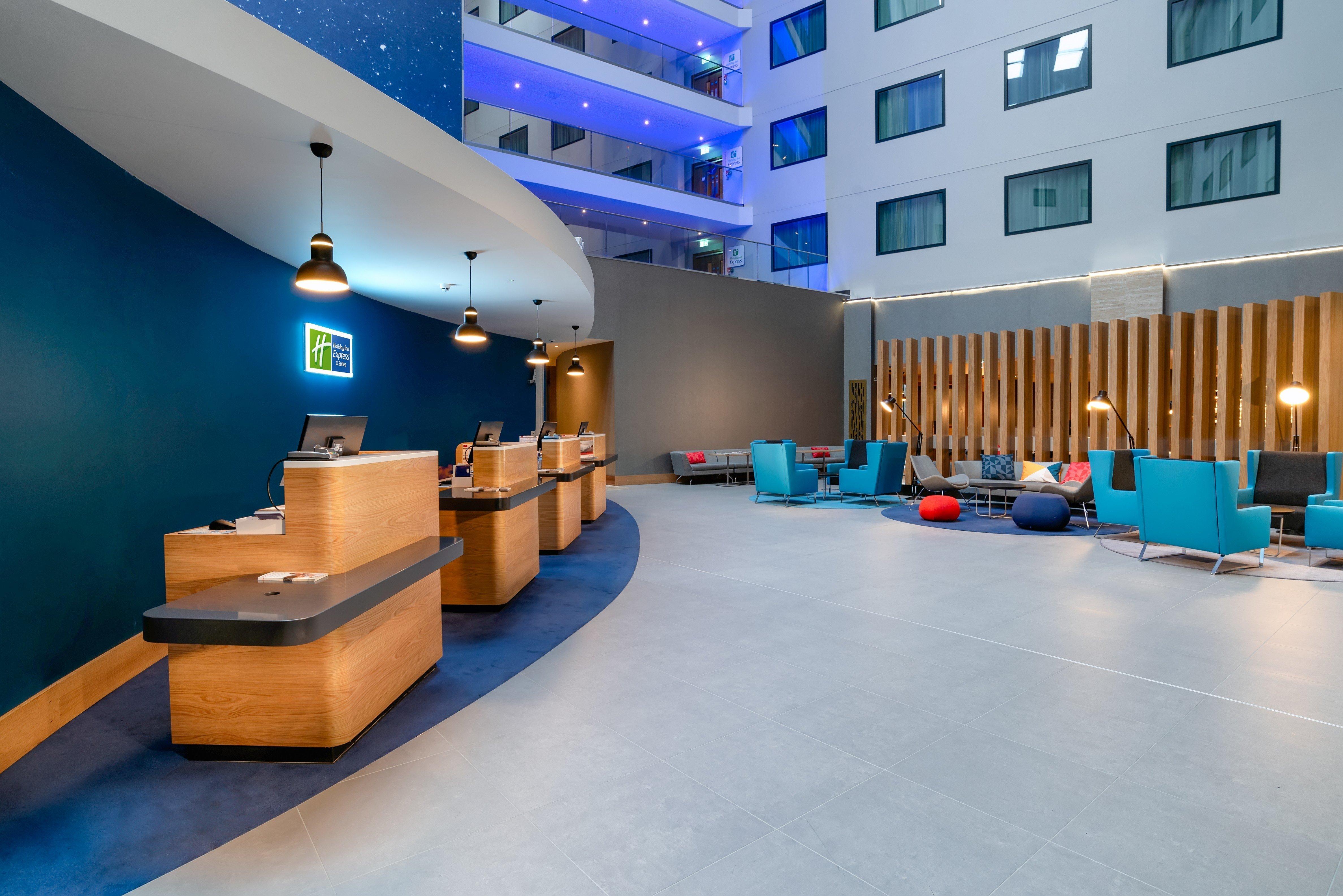 Holiday Inn Express - London Heathrow T4 By Ihg Хилингдън Екстериор снимка Reception desk at the Holiday Inn Express in Amsterdam