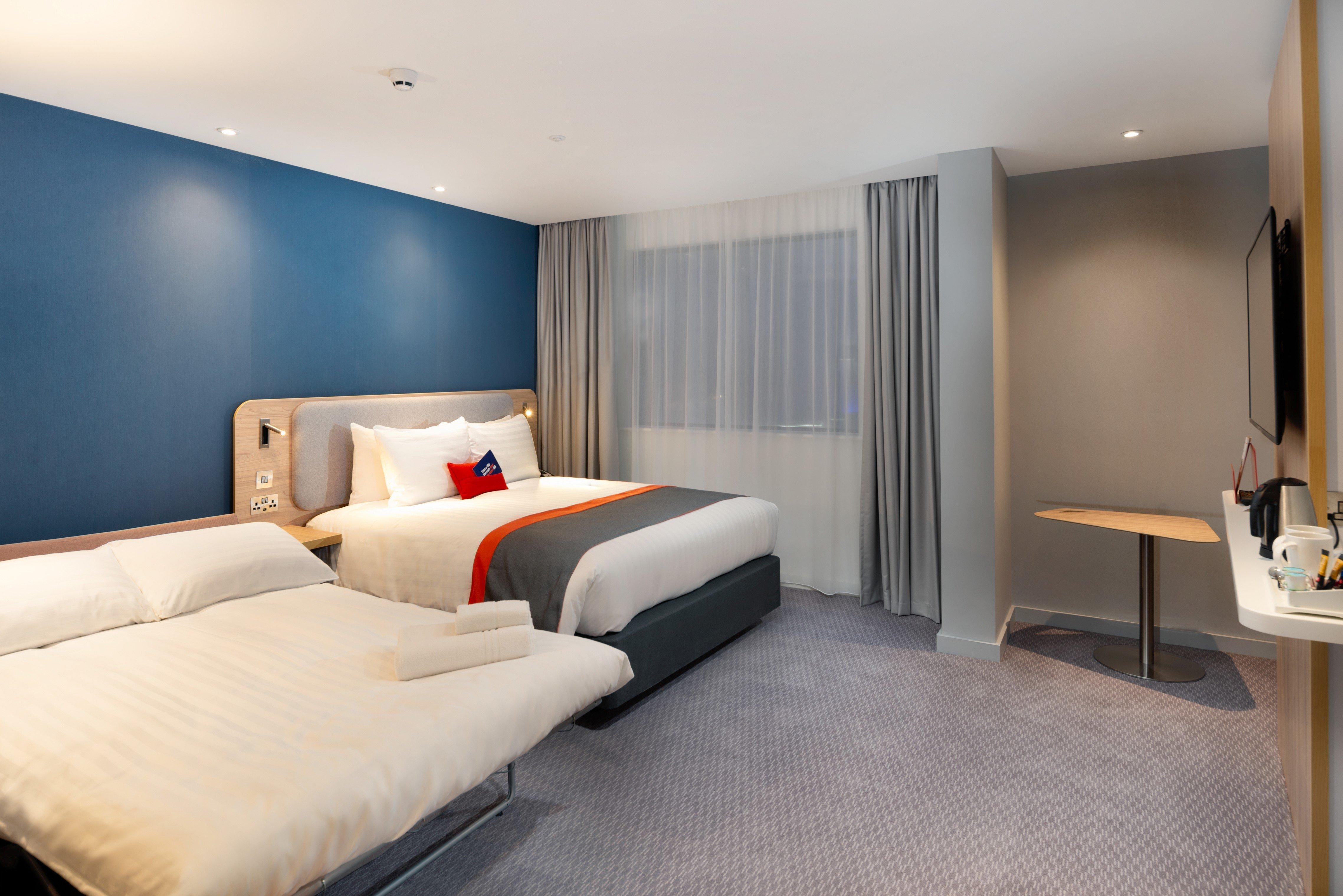 Holiday Inn Express - London Heathrow T4 By Ihg Хилингдън Екстериор снимка A room at the hotel
