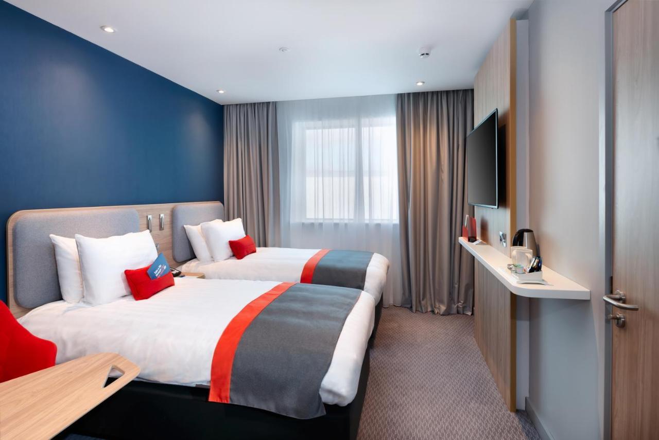 Holiday Inn Express - London Heathrow T4 By Ihg Хилингдън Екстериор снимка Holiday Inn Express, Warsaw