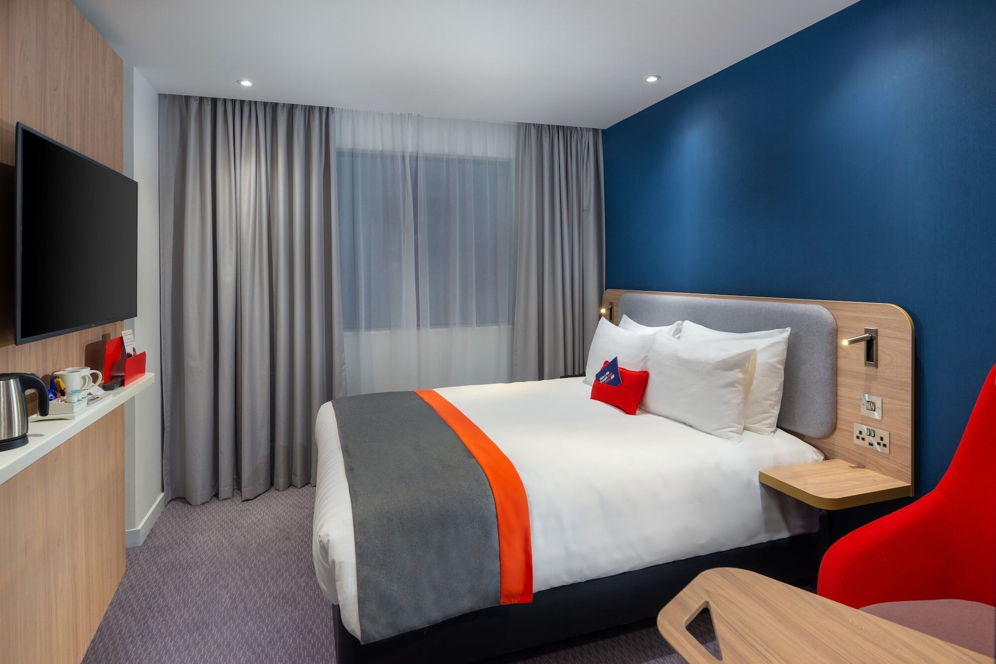 Holiday Inn Express - London Heathrow T4 By Ihg Хилингдън Екстериор снимка A room at the hotel